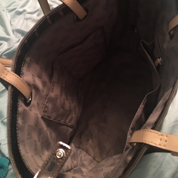 Sold - Picture 3 of 8